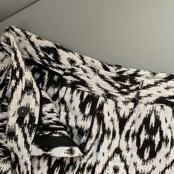 Theory Casyln Graphic Jacquard Heavy Woven Mini Split Overlay Front Skort 4 - Picture 9 of 16